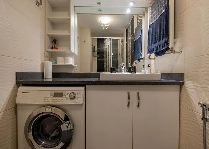 Spacious One Bedroom With View And Elevator Stambuł