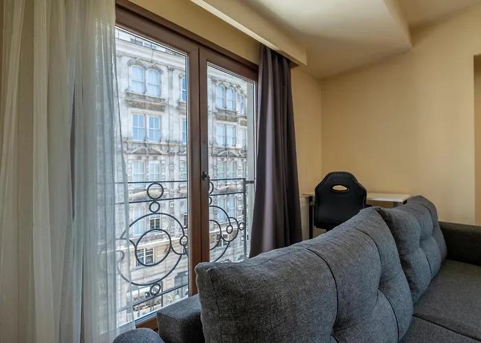 Spacious One Bedroom With View And Elevator Apartament Stambuł