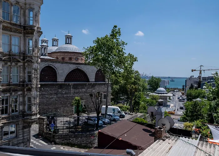 Spacious One Bedroom With View And Elevator Apartament