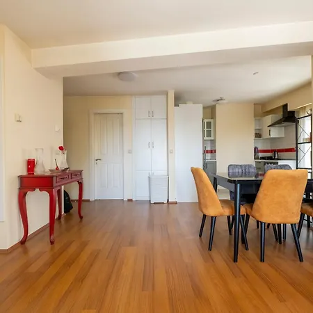 Spacious One Bedroom With View And Elevator *