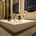 Spacious One Bedroom With View And Elevator Istanbul