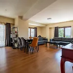 Spacious One Bedroom With View And Elevator *