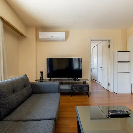 Spacious One Bedroom With View And Elevator Istanbul