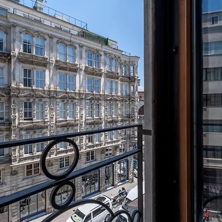 Apartment Spacious One Bedroom With View And Elevator *