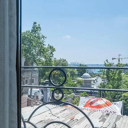 Spacious One Bedroom With View And Elevator *