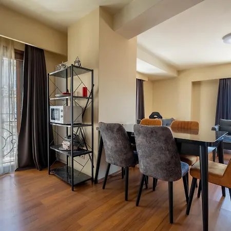 Spacious One Bedroom With View And Elevator * Istanbul