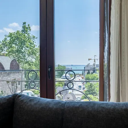 Spacious One Bedroom With View And Elevator Apartment *
