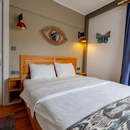 Spacious One Bedroom With View And Elevator