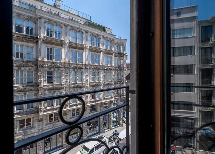 公寓 Spacious One Bedroom With View And Elevator *